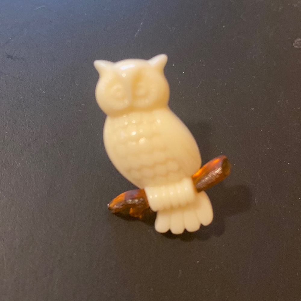 vintage Avon owl pin